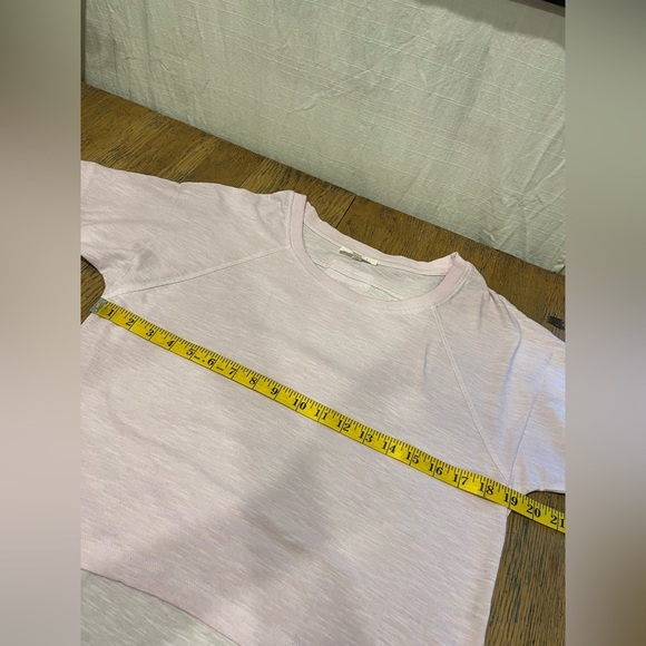 Livom cropped T-shirt – Size XS🩷 - Picture 3 of 6